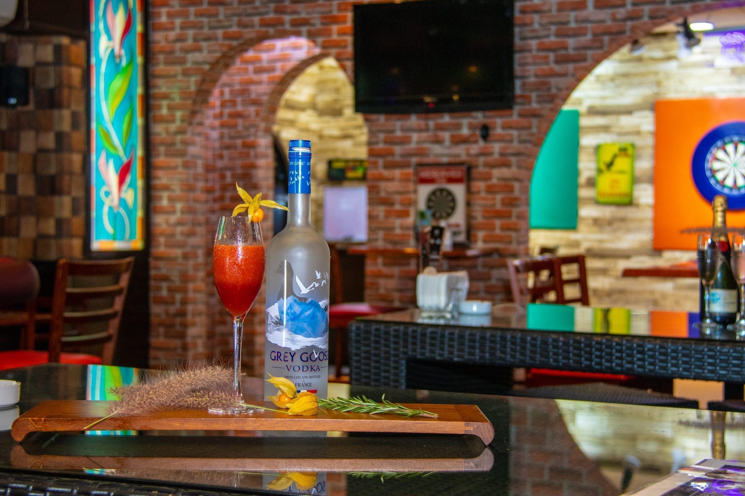 Pebbles Sports Bar food and drink